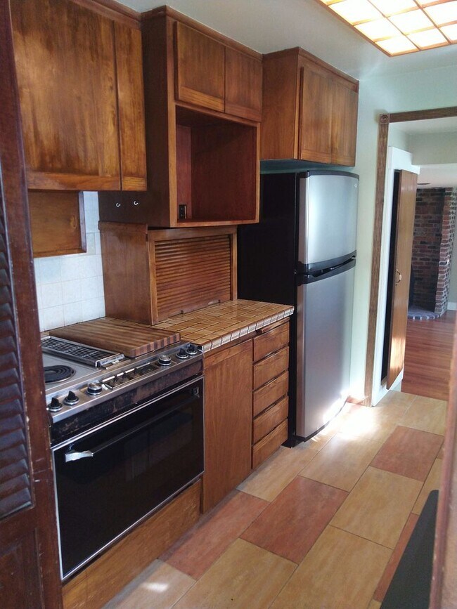 Building Photo - North Seattle Home w/ Swimming Pool & AC