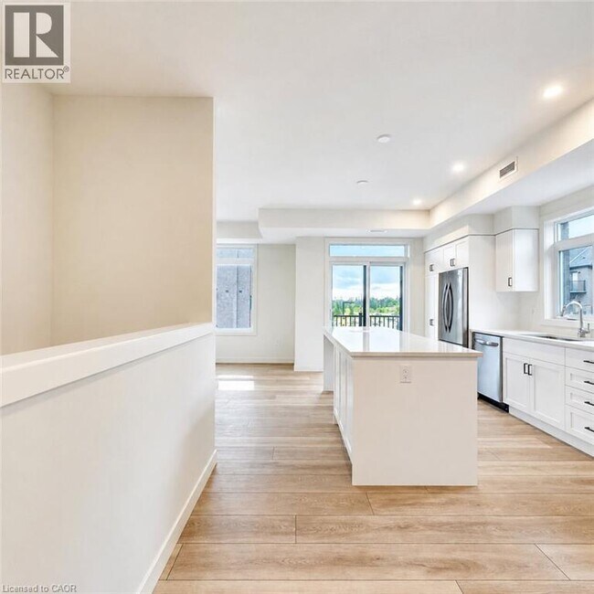 Photo du bâtiment - 824 Woolwich St