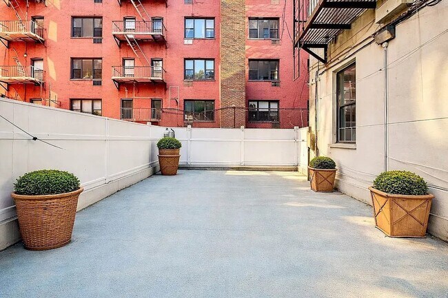 Building Photo - 5 W 103rd St