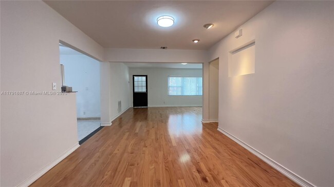 Foto del edificio - 1520 NE 108th St