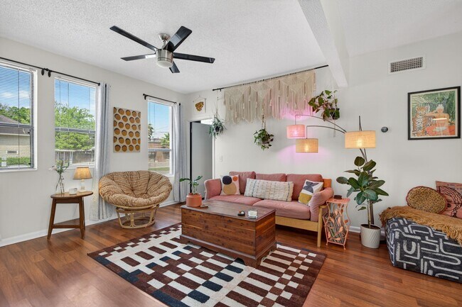 Foto del edificio - 2545 Oak St