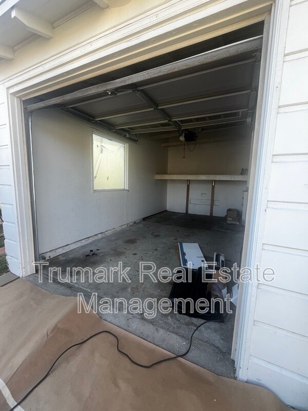 Foto del edificio - 337 S Beachwood Dr