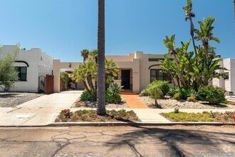 Building Photo - 4544 Kensington Dr