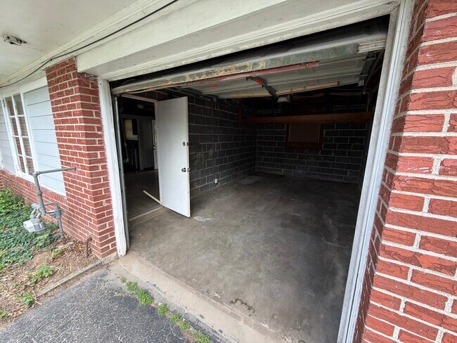 Foto del edificio - 10000 Knollcrest Ct