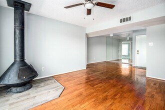 Building Photo - 3085 Walnut Bend Ln