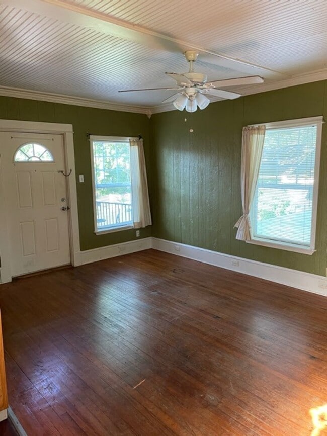 Building Photo - Great Studio Apartment in Highland