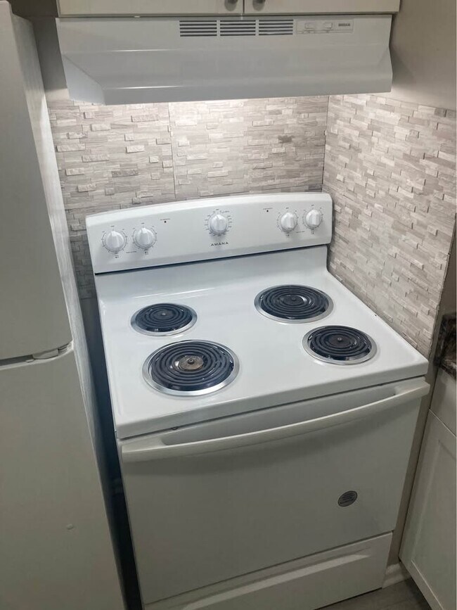 Foto del edificio - 7560 Mentor Ave