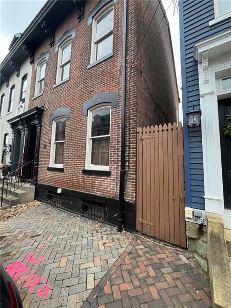 Building Photo - 617 Avery St
