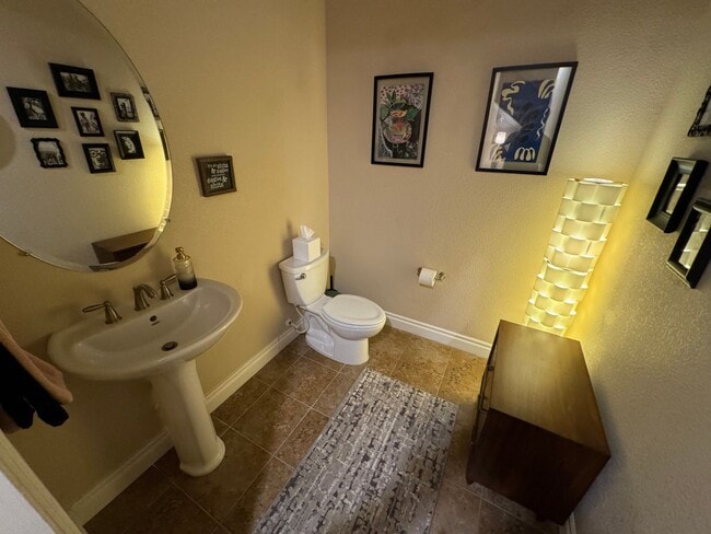 Building Photo - Amazing Lone Tree Home!