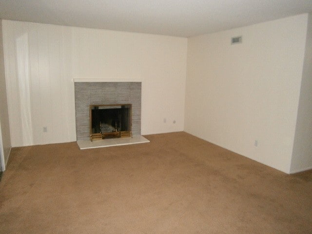 Building Photo - 3 Bedrooms/2 Bathrooms Single Story Home i...