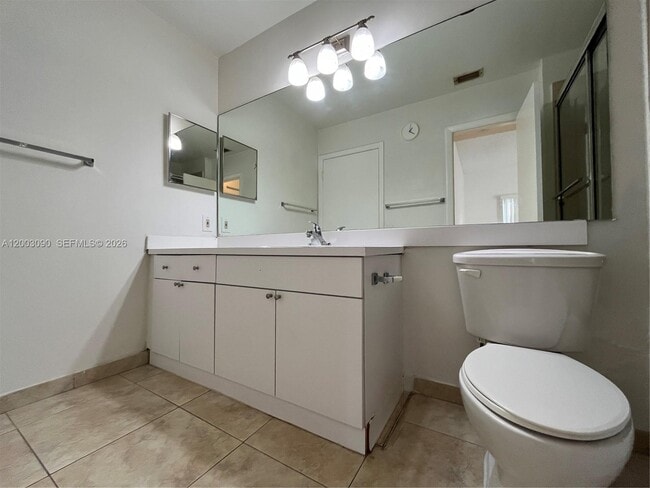 Foto del edificio - 661 Cypress Lake Blvd