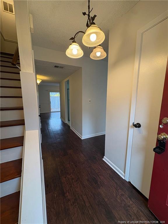 Foto del edificio - 571 Winding Creek Rd