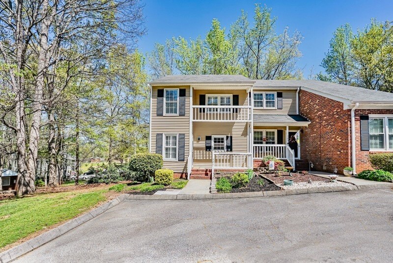 301 Tradd St, Mauldin, SC 29662 Condo for Rent in Mauldin, SC