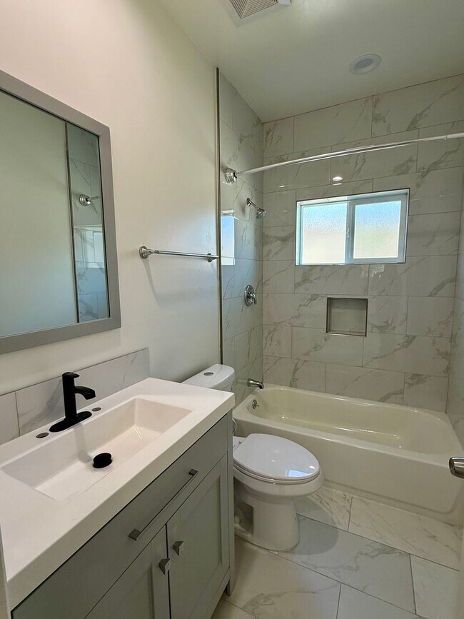 Building Photo - Brand New 2 Bed, 2 Bath