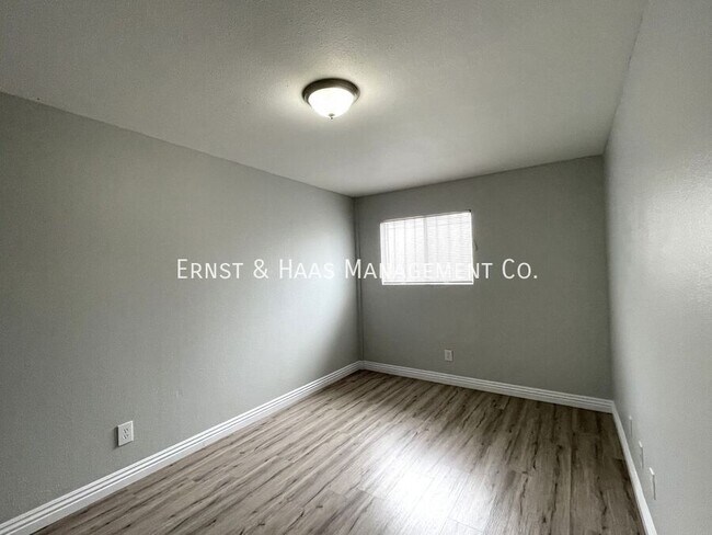Foto del edificio - 5917A Atlantic Ave