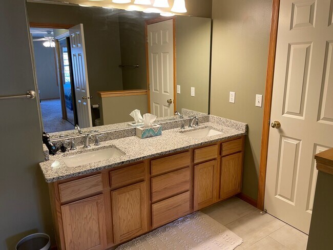 Master bath - 13750 54th Ave N