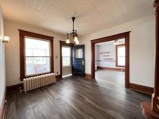 Building Photo - 1010 10th St SW