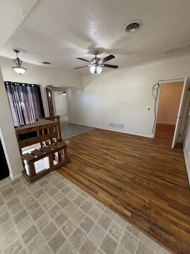 Foto del edificio - 212 E 8th Ave