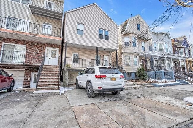 Foto del edificio - 165 Winfield Ave