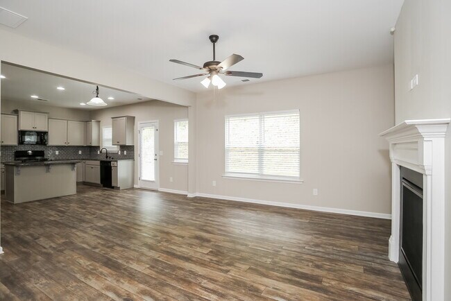 Building Photo - 214 Arbor Dr