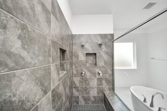 Building Photo - 10235 Forest Lake Dr