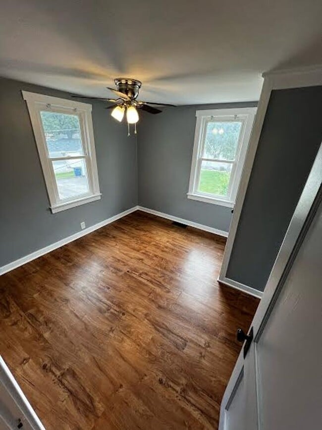 Building Photo - Cute 1 Bedroom Single Unit - Close to Campus!