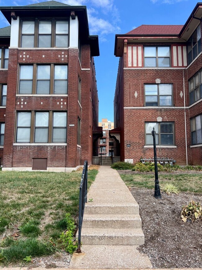 Building Photo - 5653 Waterman Blvd