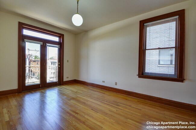 Building Photo - 706 W Wellington Ave