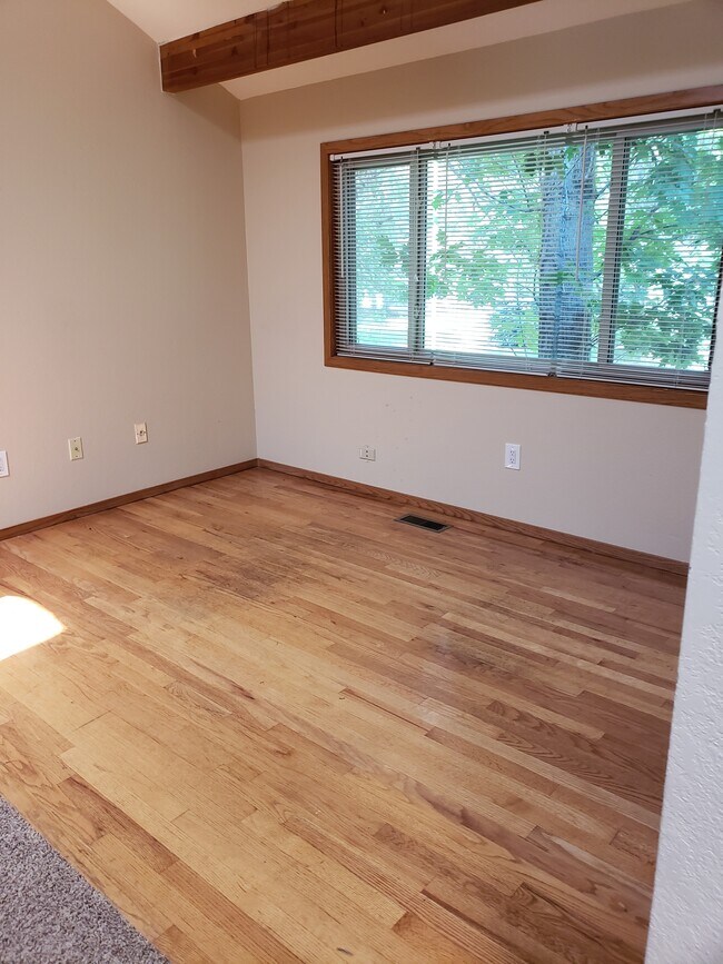 Foto del edificio - 3895 Birchwood Dr