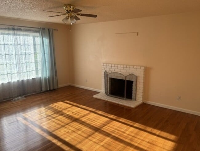 Building Photo - 349 Brockhurst Dr