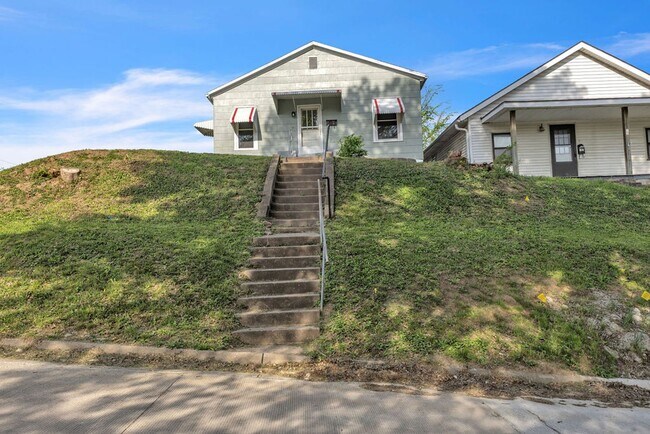 Foto del edificio - Bright & Updated 3-Bedroom Home Near Local Schools