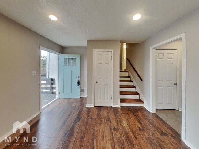 Building Photo - 611 Darlene Dr