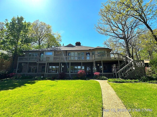 Building Photo - Lake Side Home Available in Lakeland