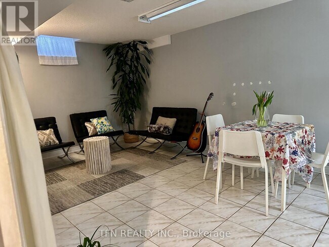 Photo du bâtiment - 5 Belwood Blvd