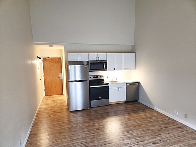 Foto del edificio - Perfectly Located Studio Apartment