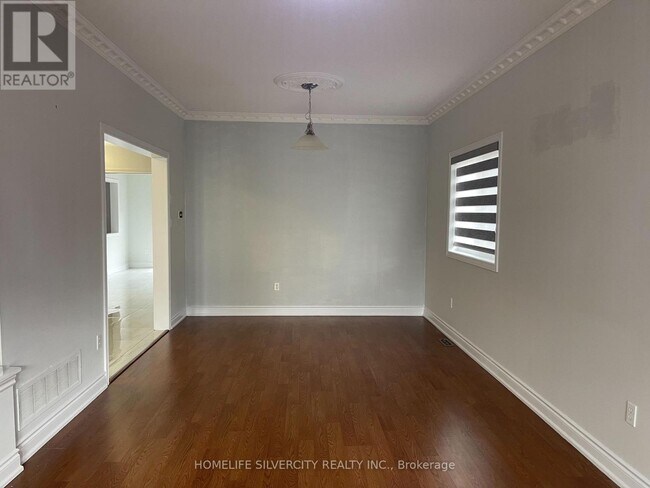 Building Photo - 4 Runnymede Crescent