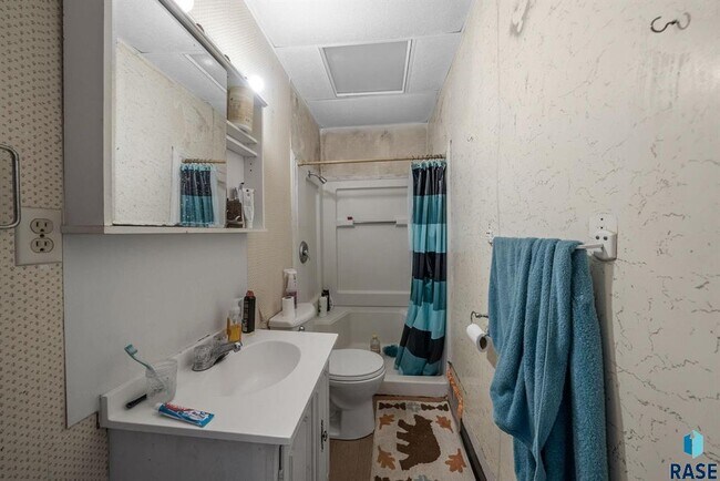 Foto del edificio - 902 W 8th St