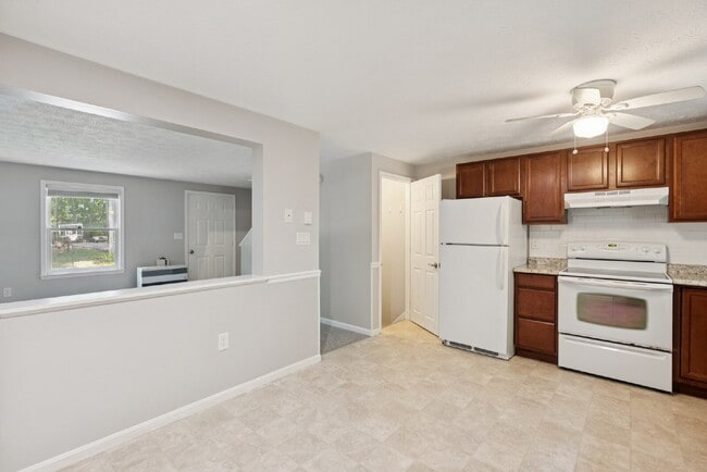 Building Photo - Beautiful 2Bed/1Bath condo in desirable co...
