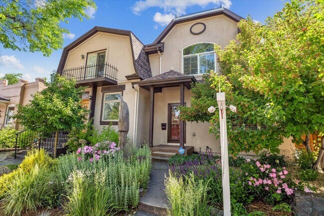 Building Photo - Spacious 3BD, 3.5BA Platt Park Home with F...