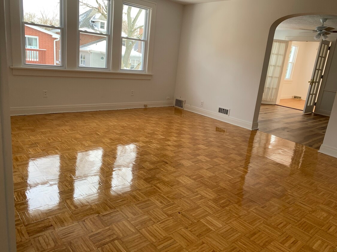 1546 Oakwood Ave Unit 2, Highland Park, IL 60035 Apartments in