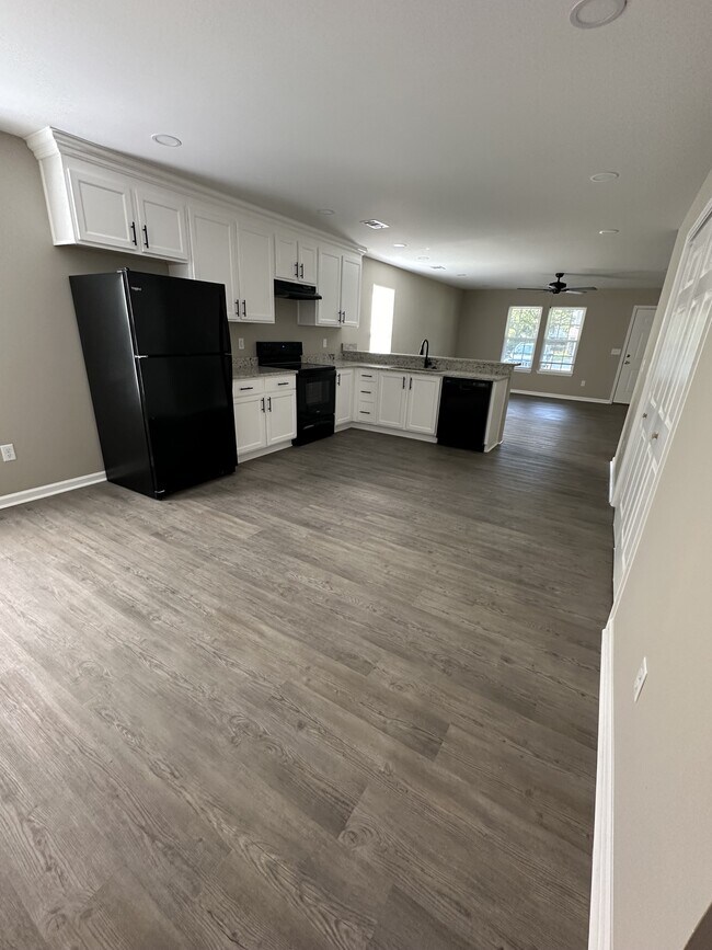 Building Photo - 917 E 38th St