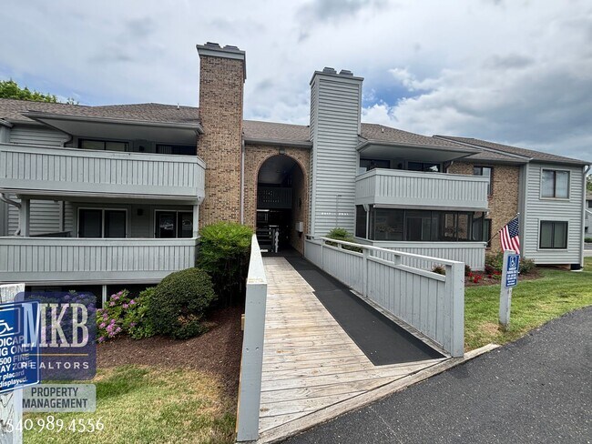 Foto del edificio - 2527 Gatehouse Ln