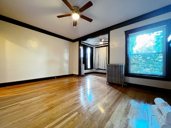 Building Photo - 6236 S Saint Lawrence Ave