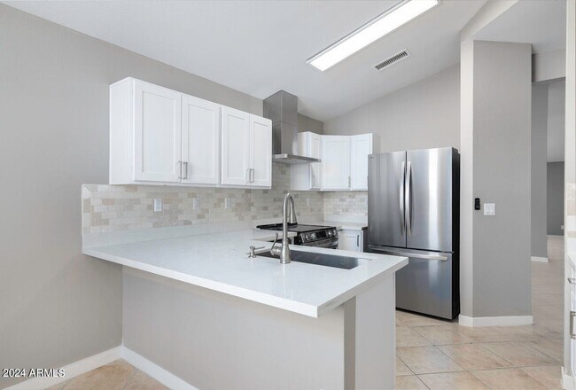 Building Photo - 11321 E Sunnyside Dr