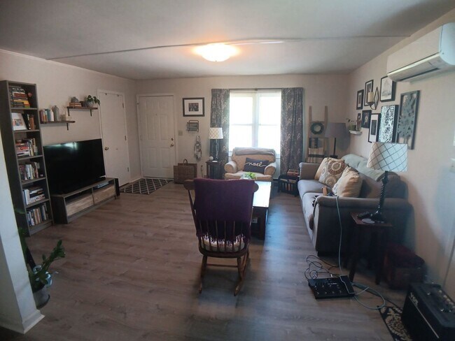 Foto del edificio - Blacksburg, 2 BR / 1 BA Available Aug 1st