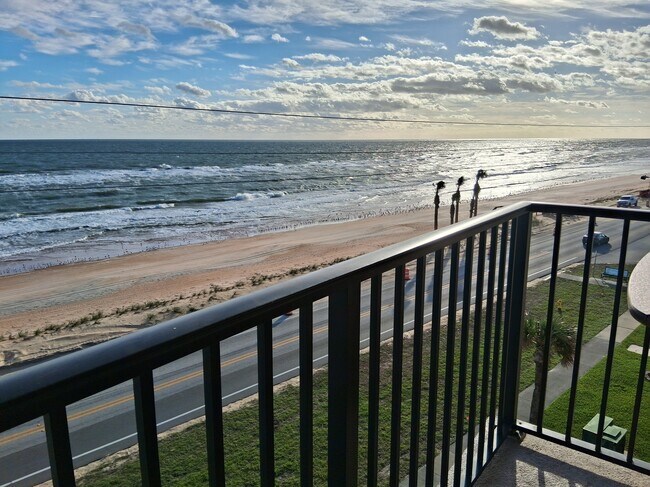 Foto del edificio - 2390 Ocean Shore Blvd