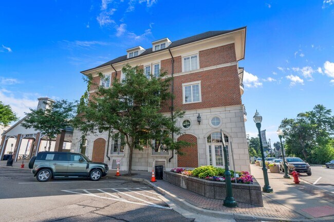Foto del edificio - Exquisite Condo in Prime Plymouth Location