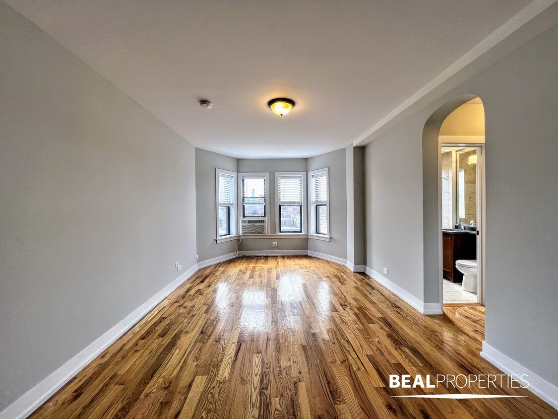 Photo - 550 W Arlington Pl (Chicago, IL)