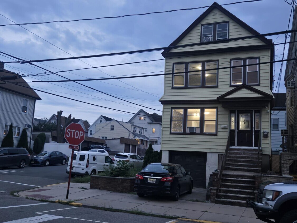 Foto principal - 70 W 6th St