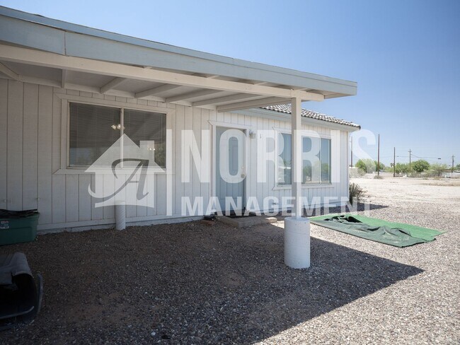 Foto del edificio - 26405 W Sherbundy Dr